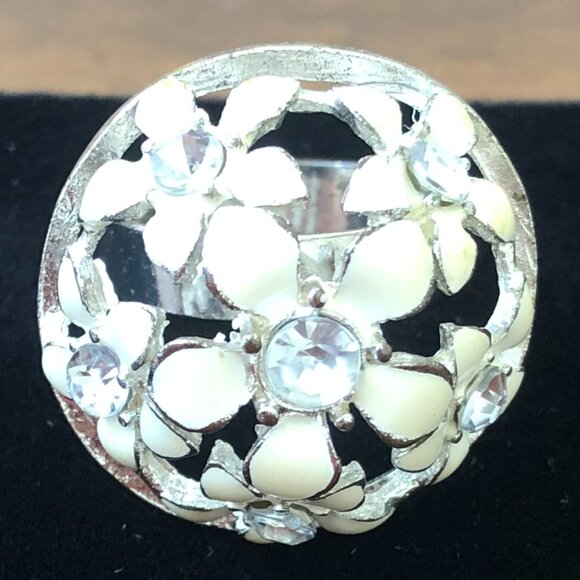 Vintage COSTUME STATEMENT Cocktail White Enamel Flowers RING Rhinestones Size 10 - Picture 3 of 10